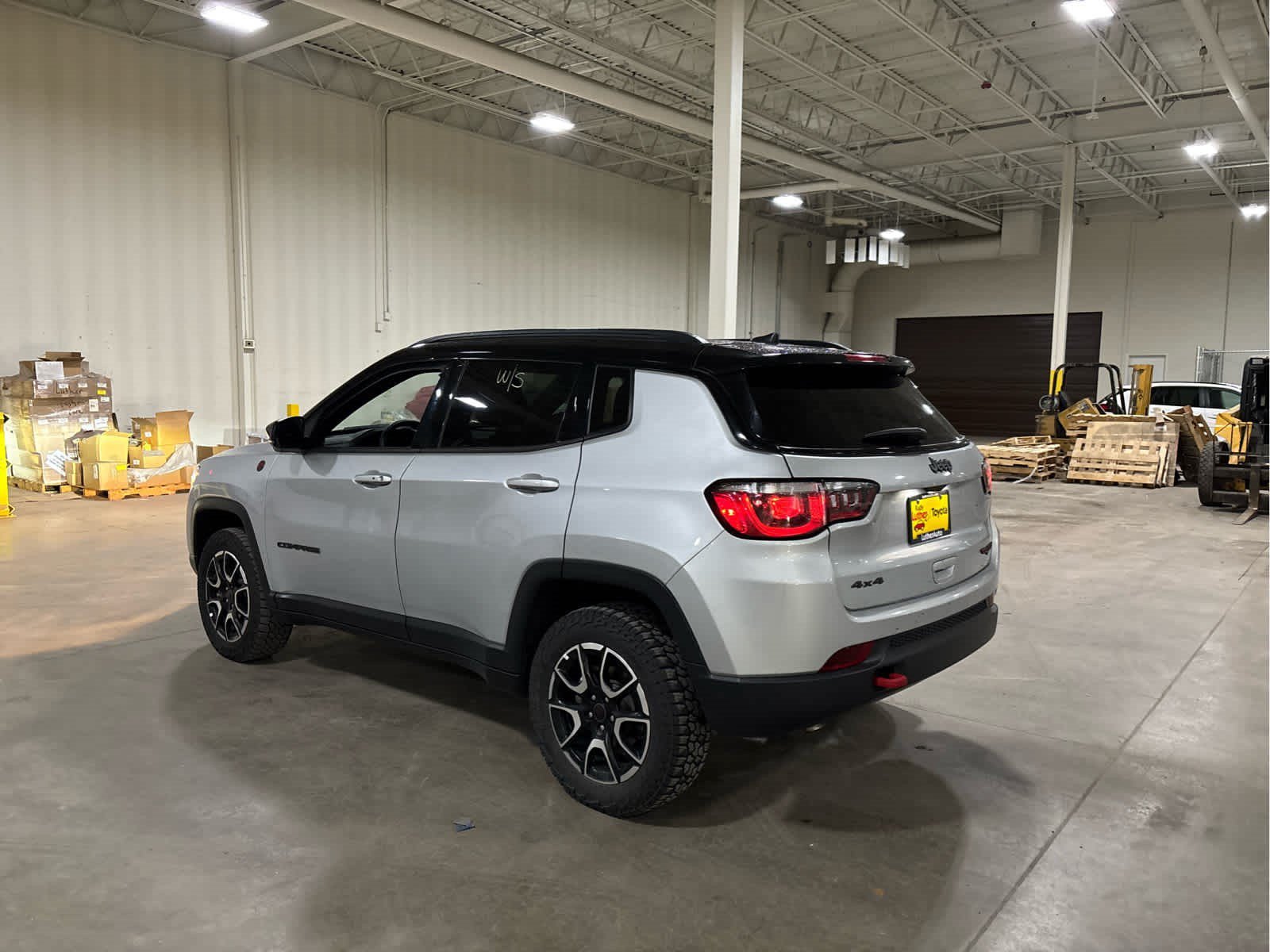 Used 2025 Silver Zynith Metallic Clearcoat Jeep Trailhawk image 3