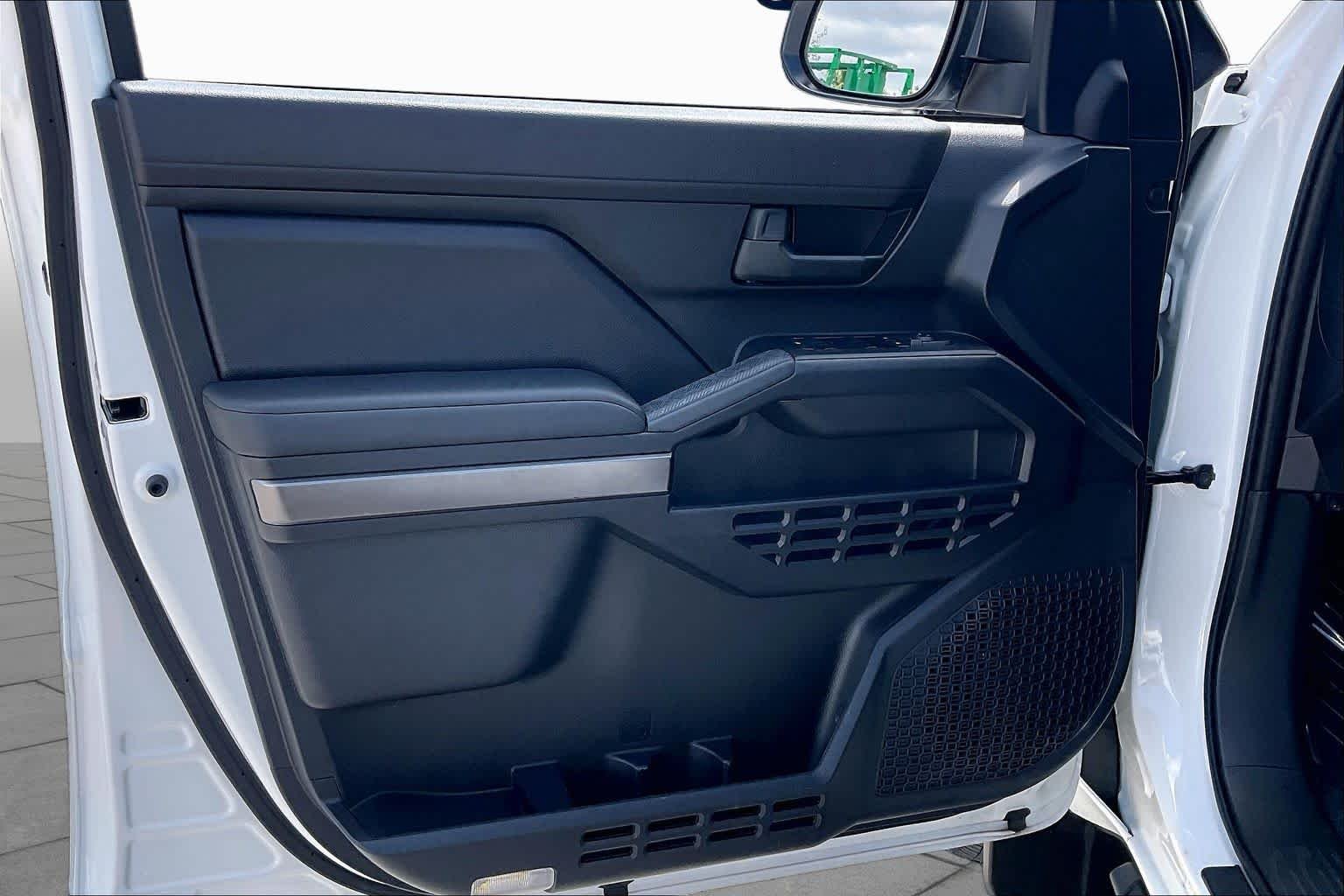Used 2025 Ice Cap Toyota SR5 image 21