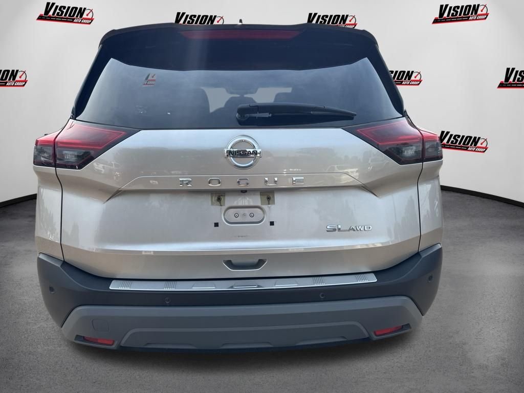 Used 2021 Gold Nissan SL image 6