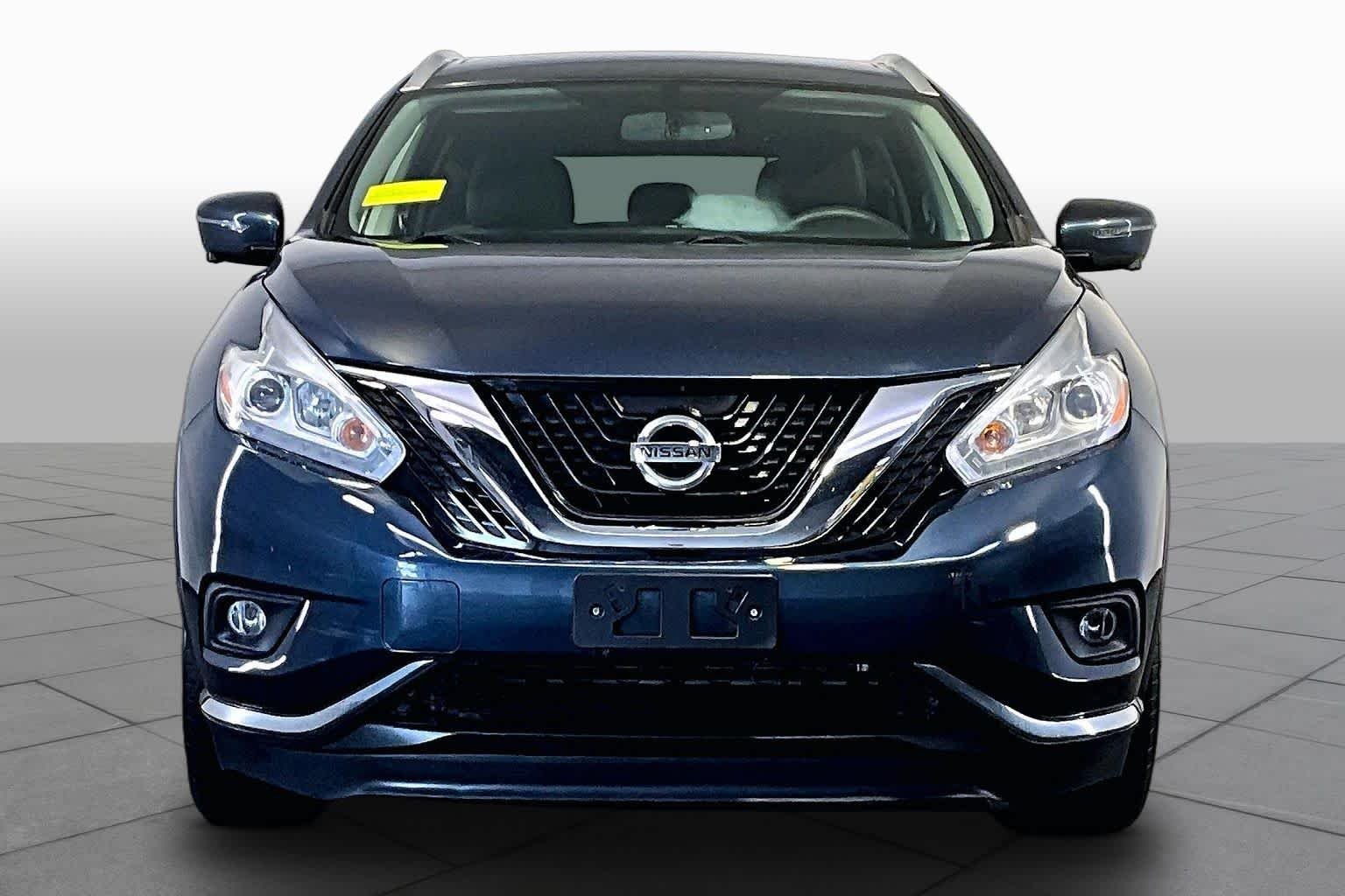 Used 2017 Arctic Blue Metallic Nissan SL image 4