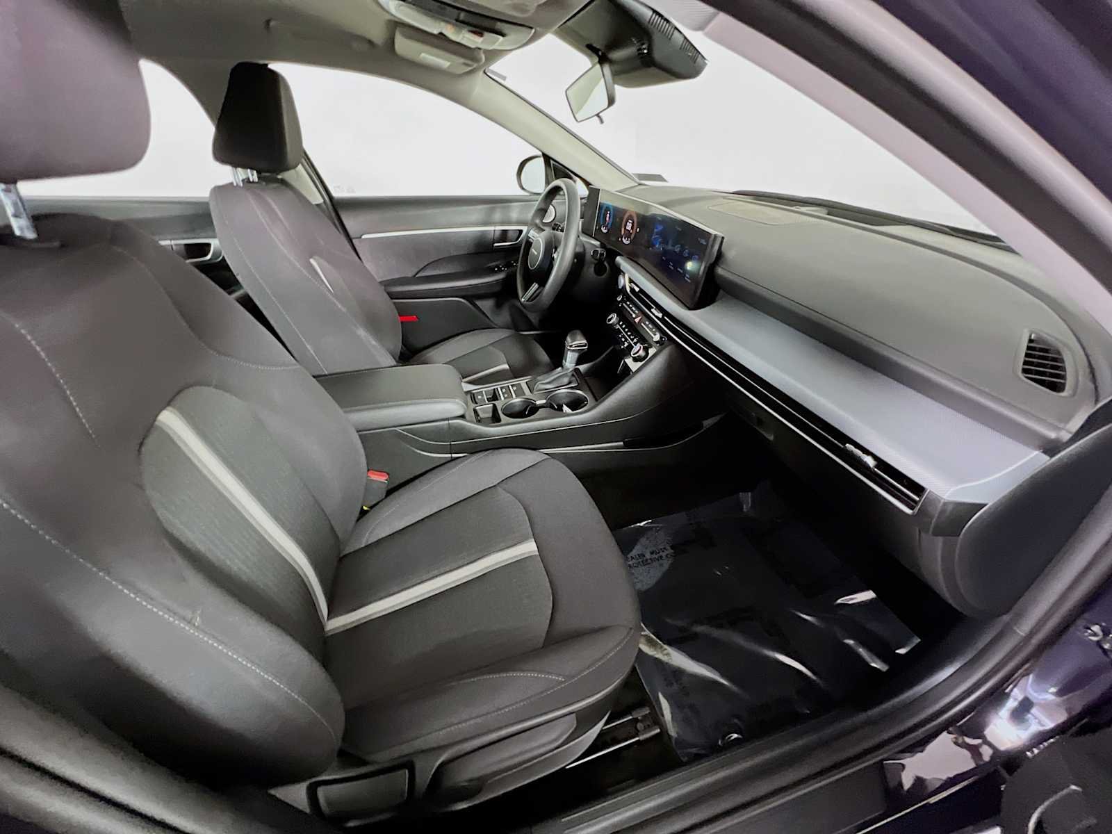 Used 2026 Carbon Blue Hyundai SE image 27