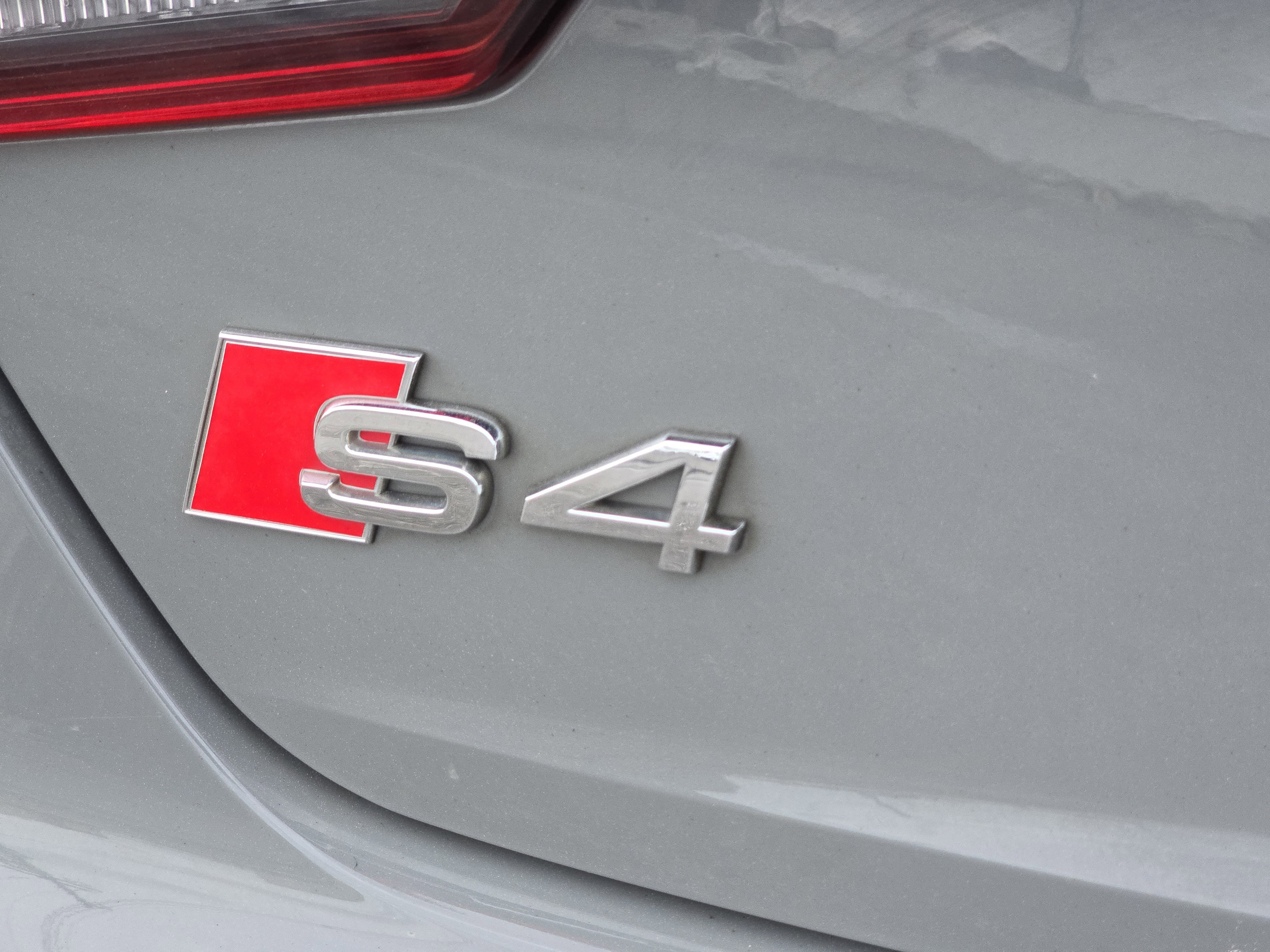 Used 2019 Gray Audi Premium Plus image 8