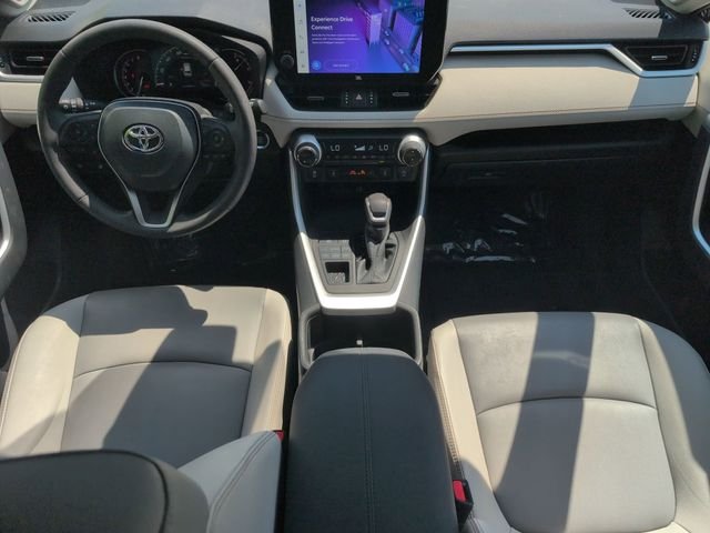 Used 2023  Toyota XLE Premium image 23