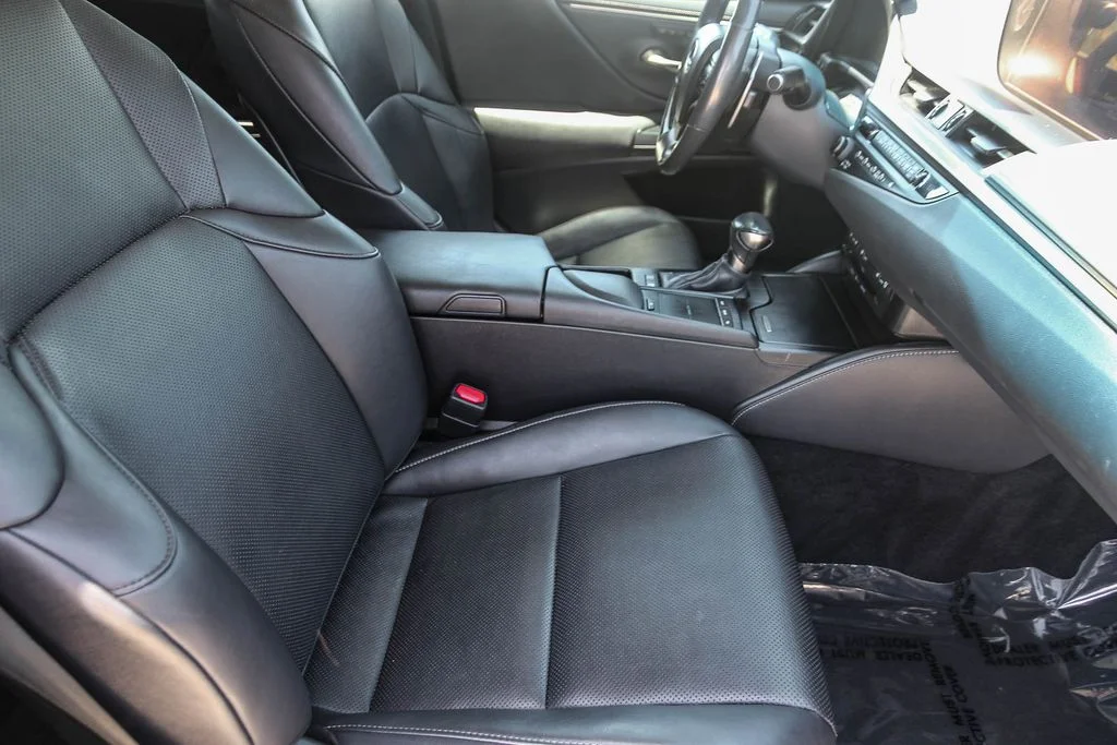 Used 2020 Silver Lexus 300h image 17