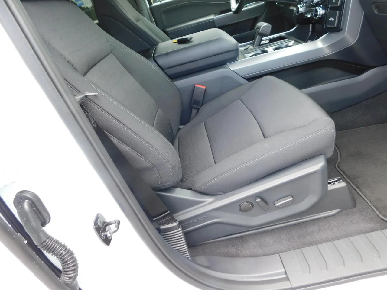 New 2026 Oxford White Ford XLT image 21