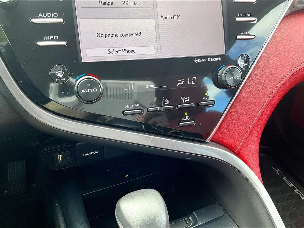 Used 2018 Black Toyota XSE V6 image 26