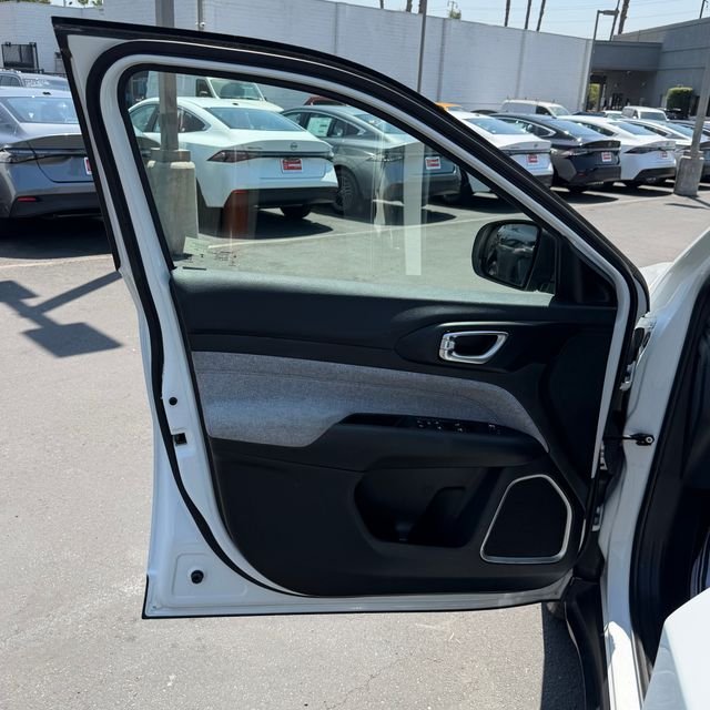 Used 2024 White Jeep Latitude image 14