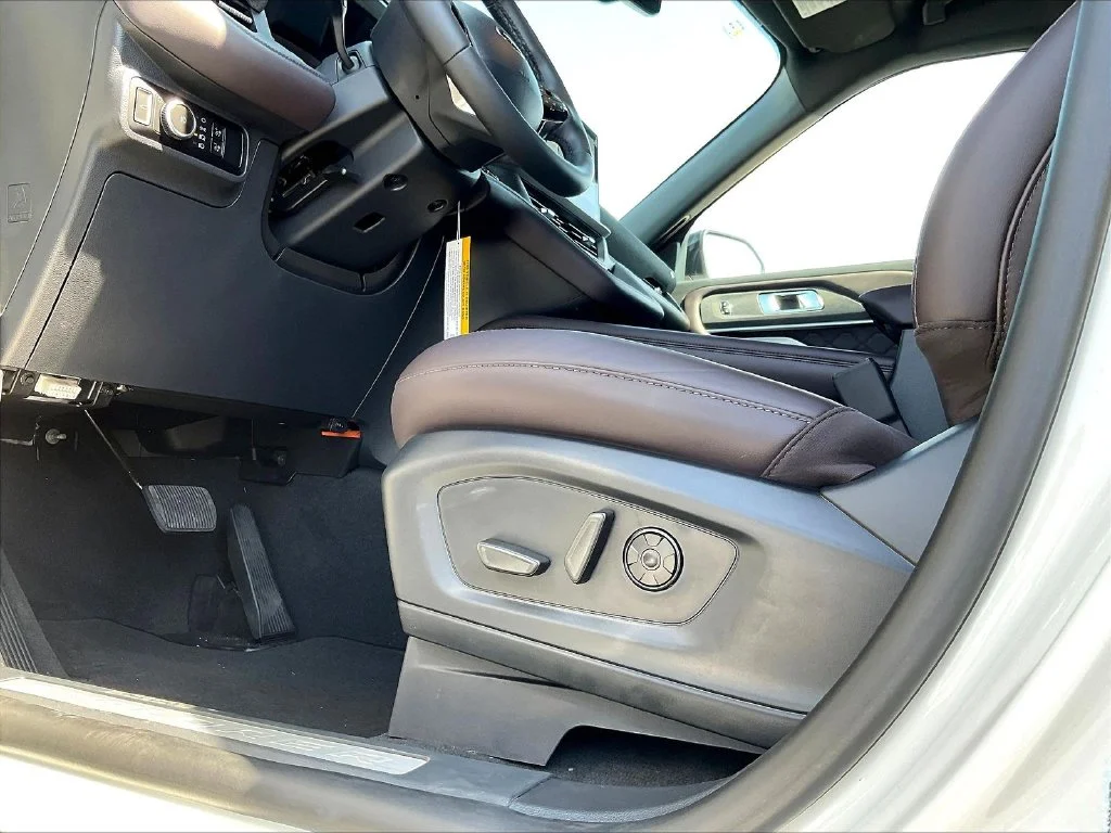 New 2026 Star White Metallic Tri-Coat Ford Platinum™ image 42