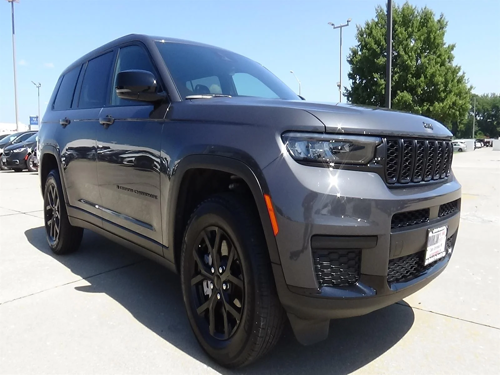 Certified Used 2025 Baltic Gray Metallic Clear Coat (pas) Jeep Altitude X image 4