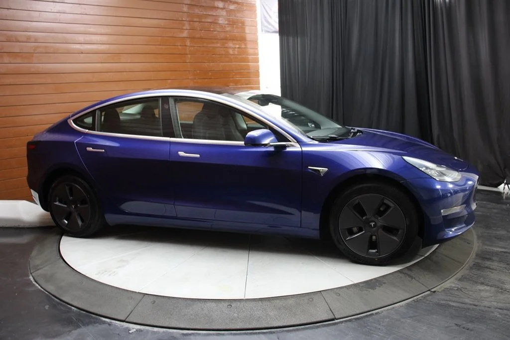 Used 2019 Deep Blue Metallic Tesla  image 15