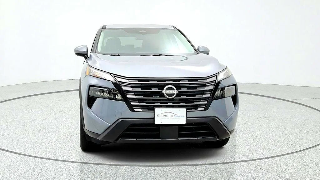 Used 2026 Boulder Gray Pearl Nissan 2026.5 AWD SV image 2