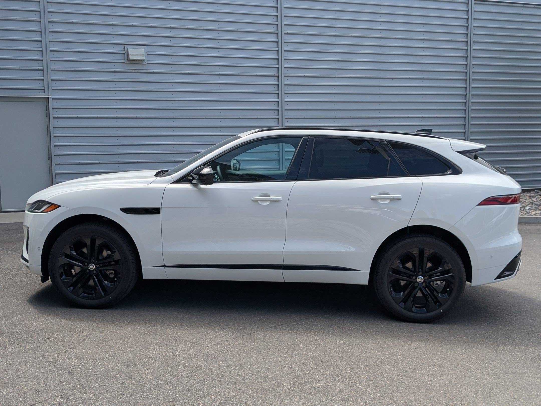 2026 Jaguar F-Pace R-Dynamic S - Photo 8