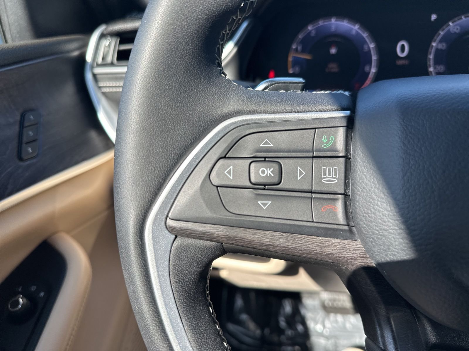 Used 2023 Silver Jeep Limited image 46