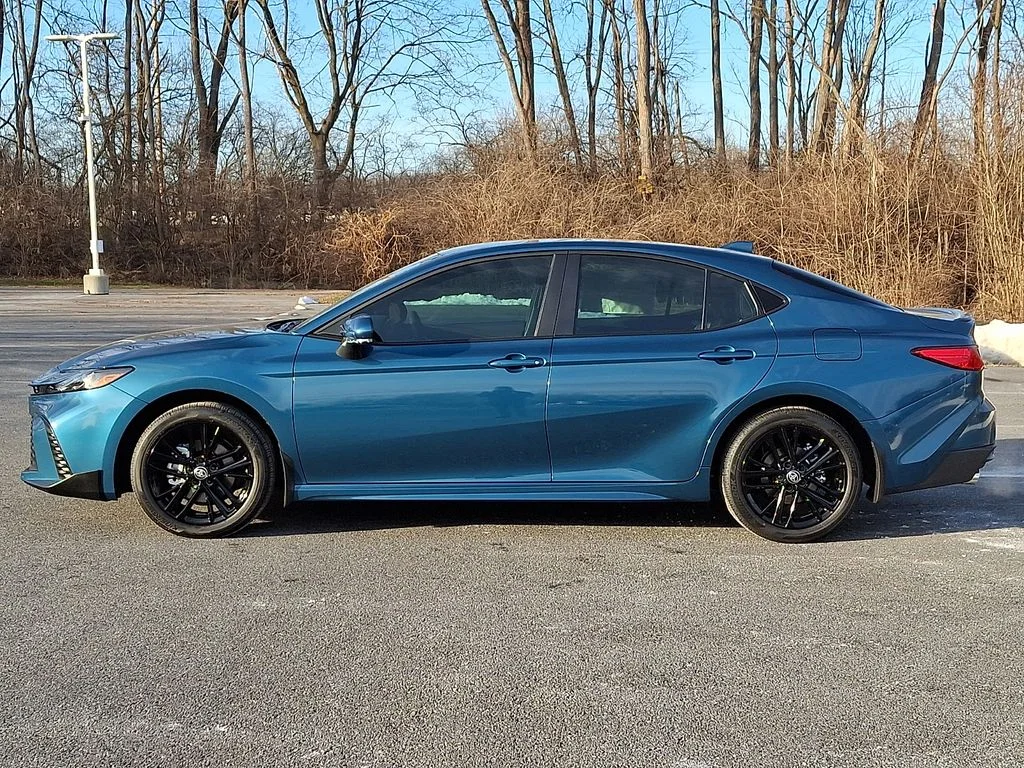 2026 Toyota Camry SE - Photo 9