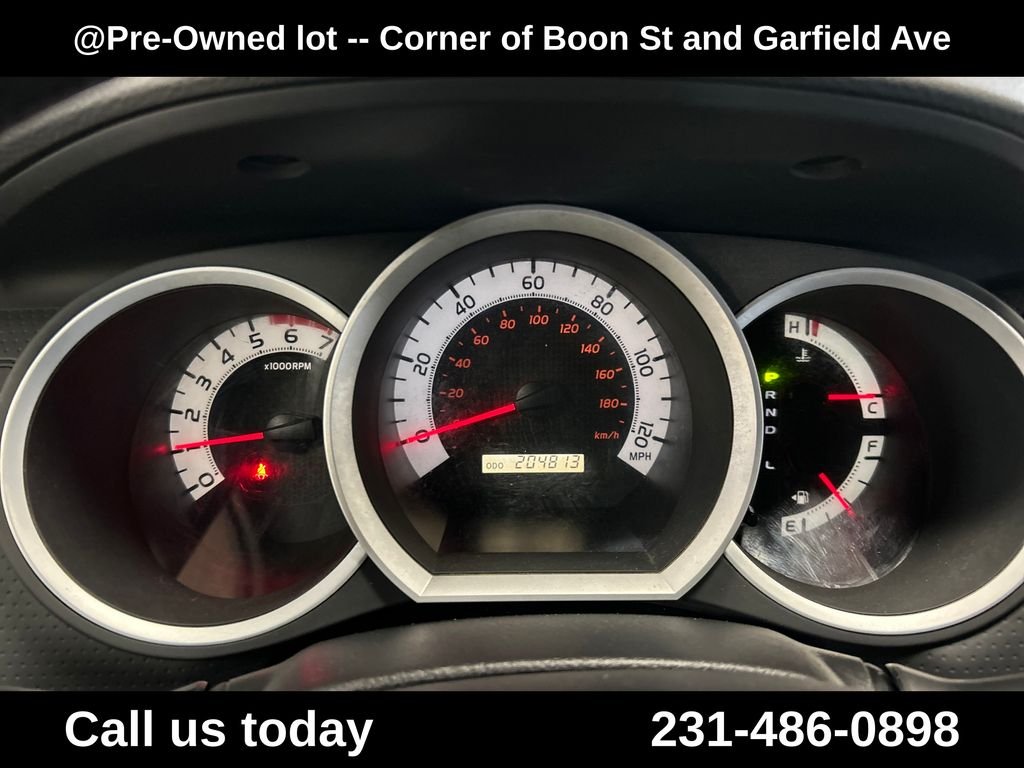 Used 2015 Red Toyota Base image 25