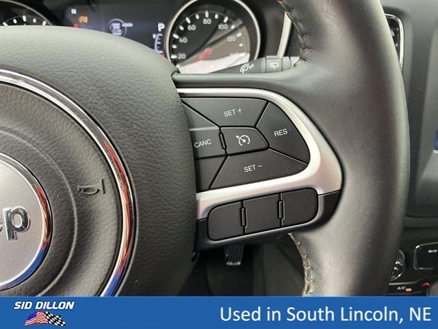 Used 2018 Redline Pearlcoat Jeep Latitude image 10