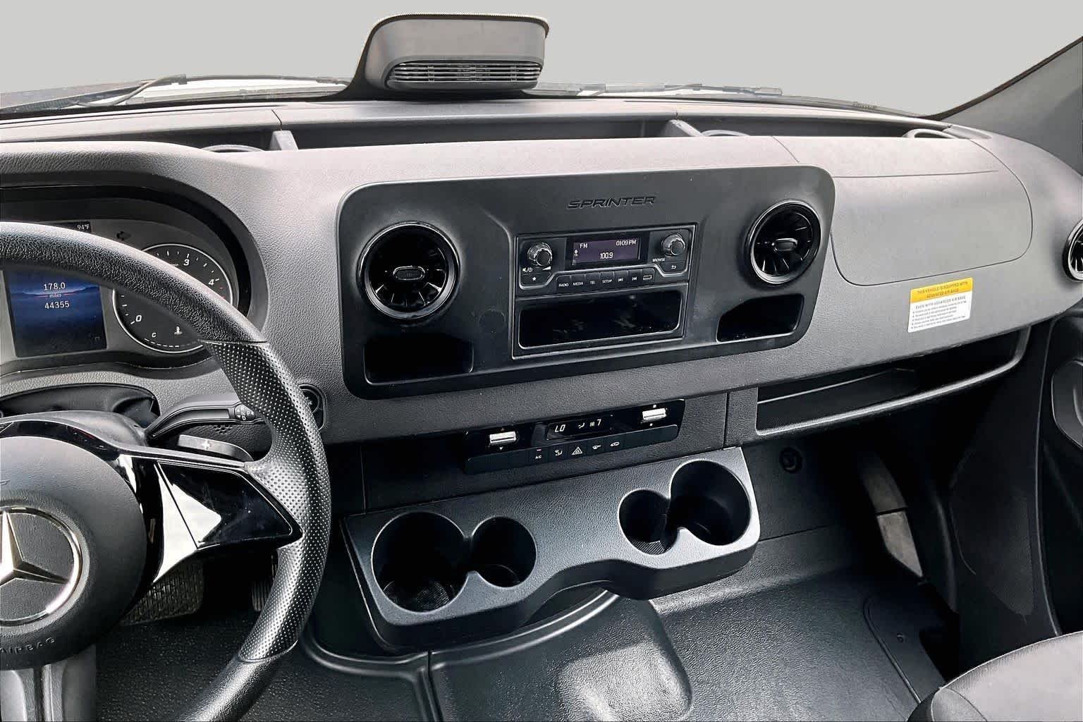 Used 2025 Arctic White Mercedes-Benz  image 7