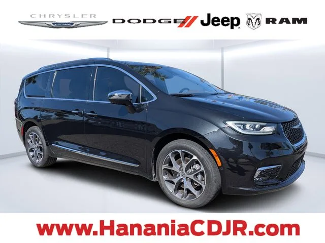 2021 Chrysler Pacifica Limited's photo