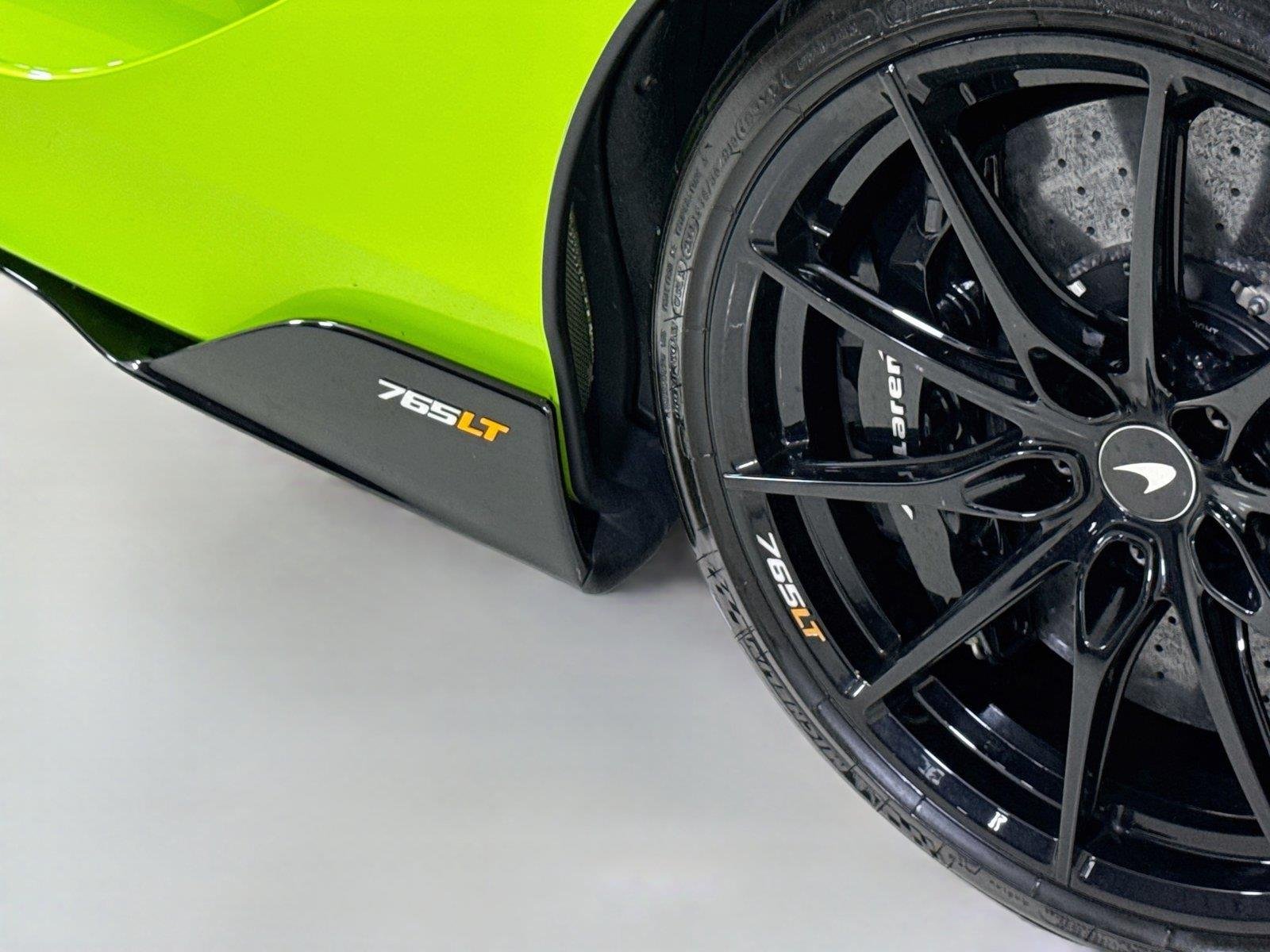 Used 2021 Lime Green McLaren Coupe image 31