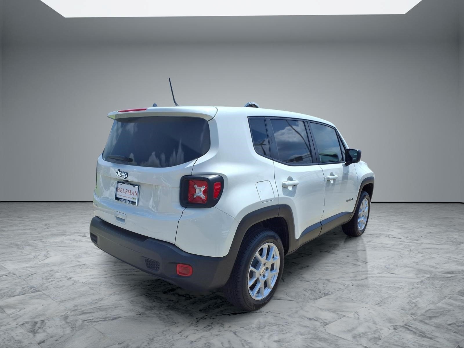 Used 2023 Alpine White Clearcoat Jeep Latitude image 7