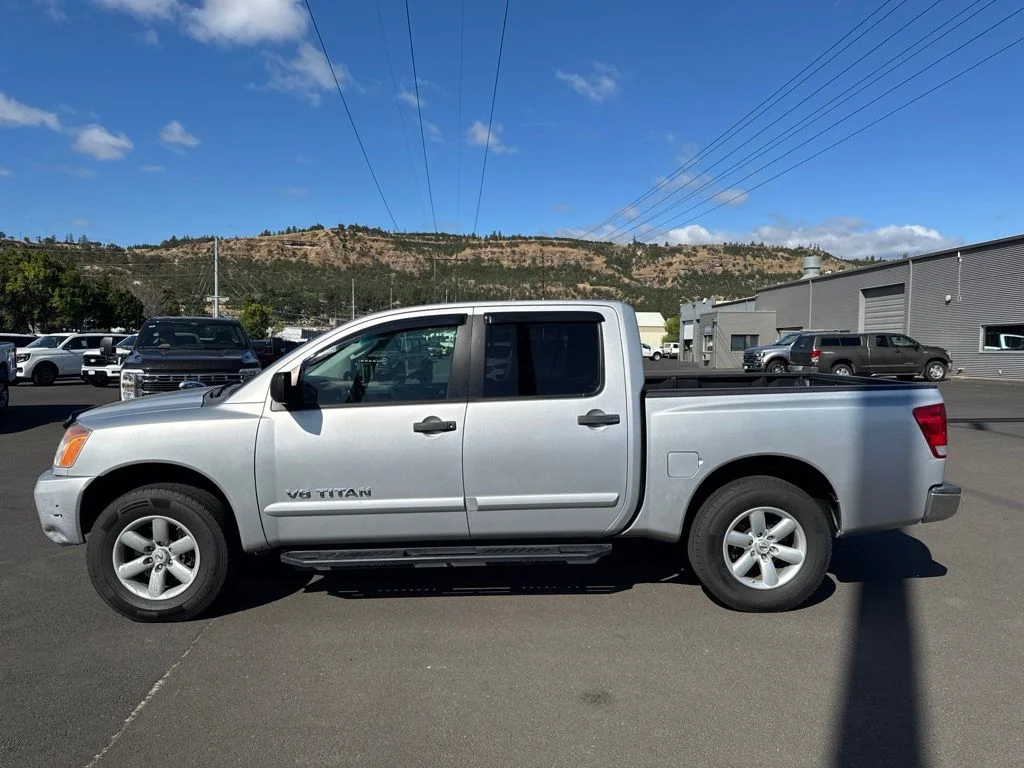 Used 2010 Silver Nissan SE image 8