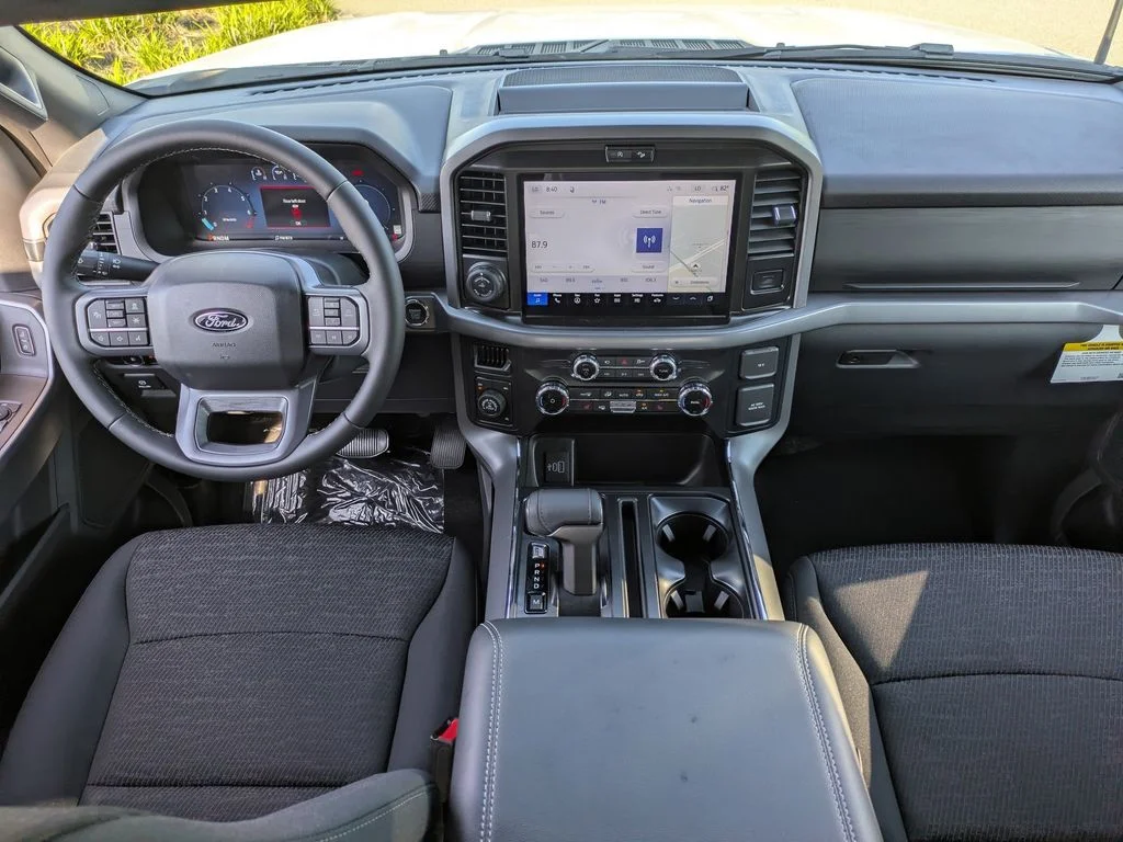 New 2026 Oxford White Ford XLT image 14