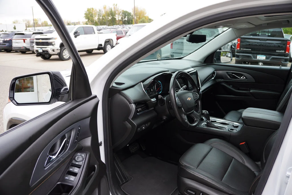 Certified Used 2019 Iridescent Pearl Tricoat Chevrolet Premier image 14