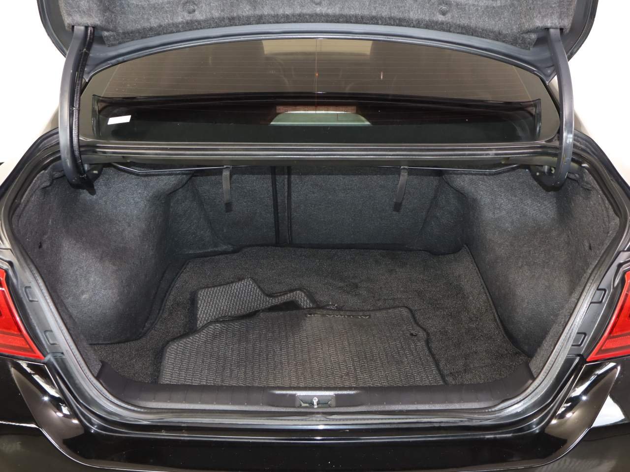 Used 2018 Black Nissan 2.5 SR image 17