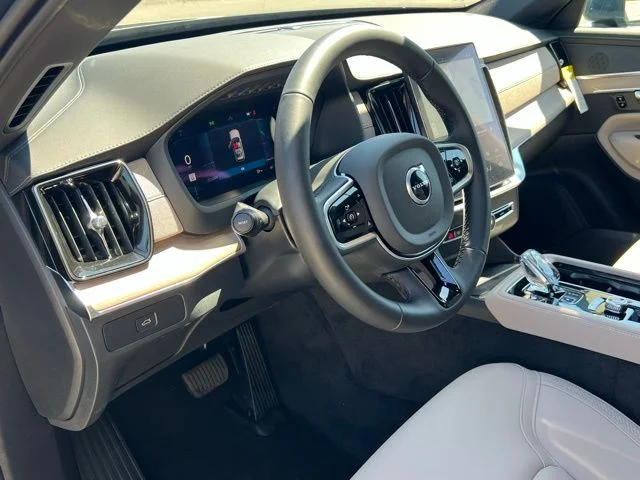 2025 Volvo XC90 Core - Photo 18