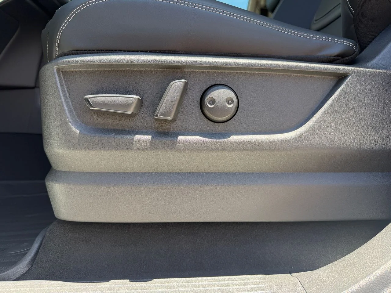New 2027 RADIANT WHITE INFINITI Pure 4WD image 15
