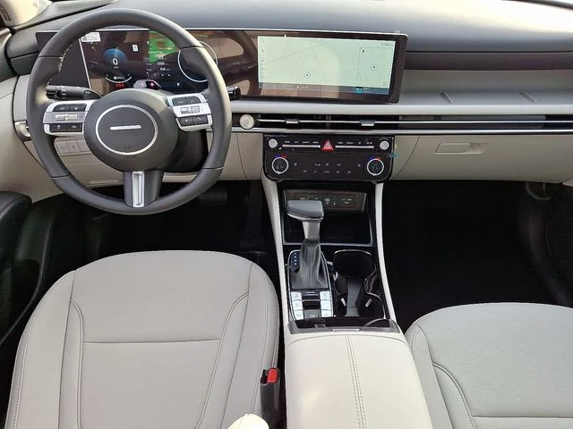 New 2025 Black Hyundai SEL Convenience image 10