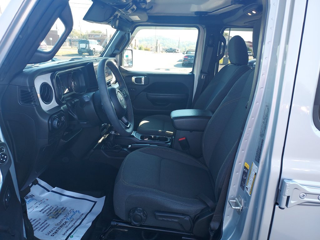 Used 2024 Silver Jeep Sport S image 13