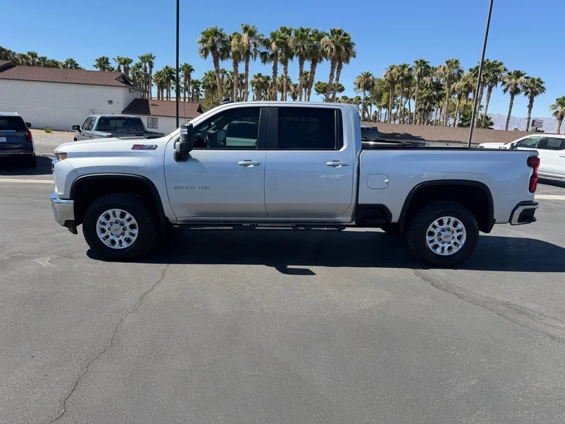 Used 2023 Silver Ice Metallic Chevrolet LT image 6