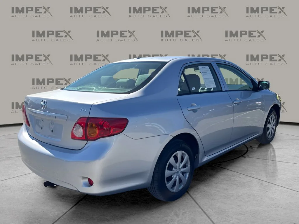 Used 2009 Silver Toyota LE image 5