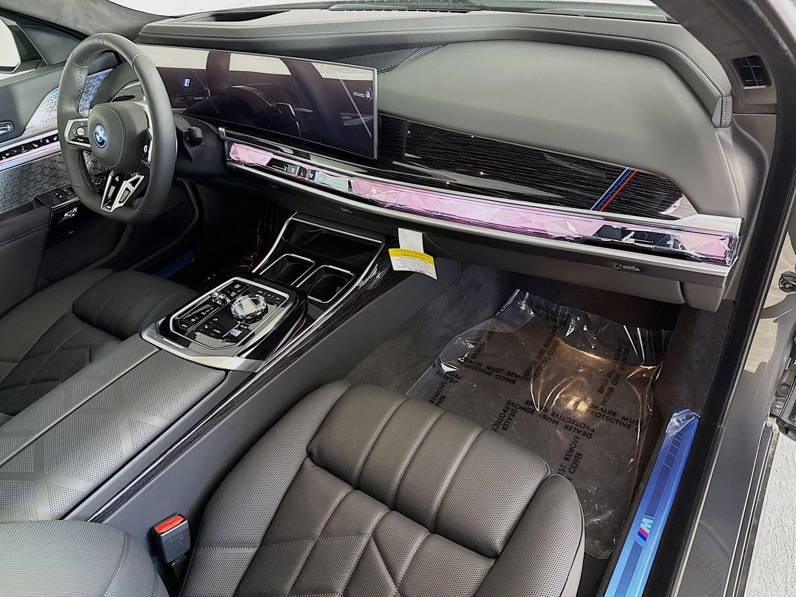 New 2026 Dravit Grey Metallic BMW 750e xDrive image 31