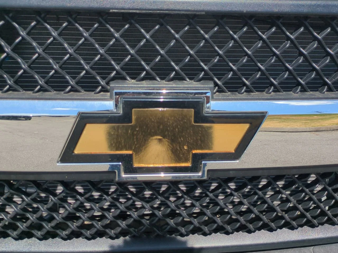 New 2025 Summit White Chevrolet 1WT image 28