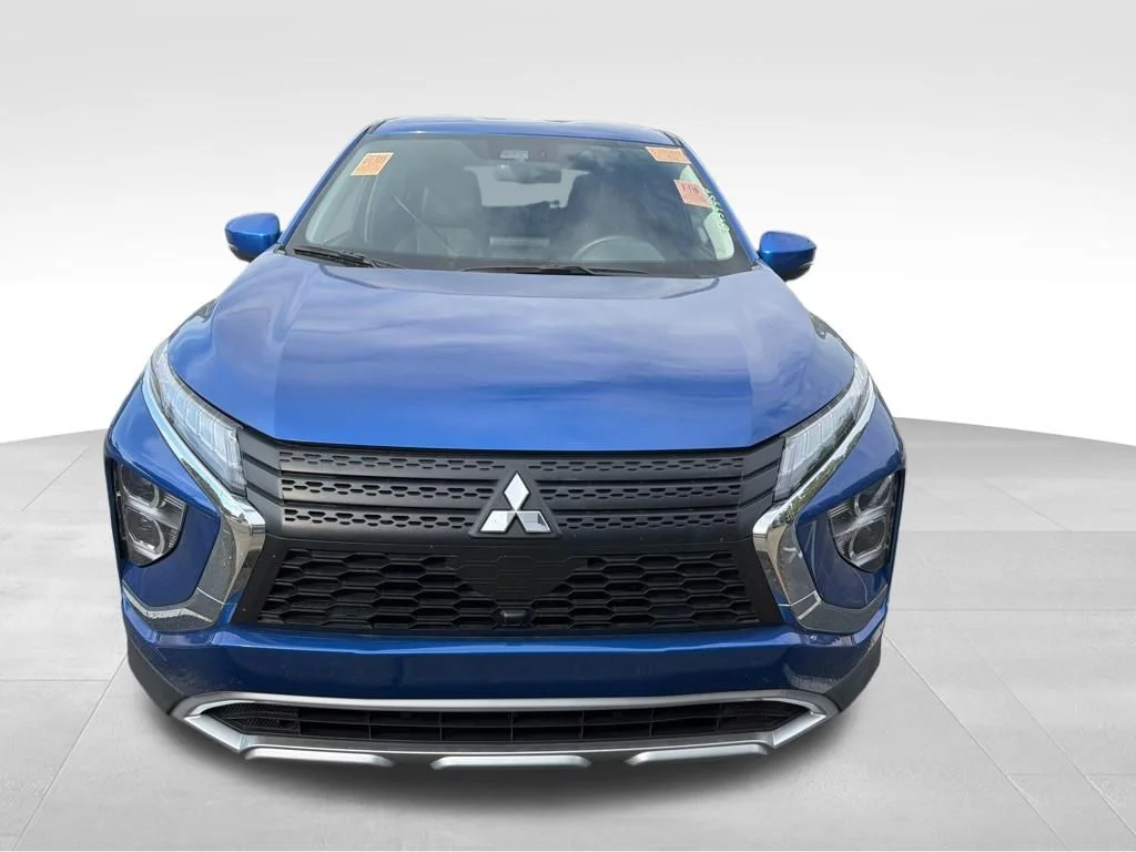 Used 2025 Blue Mitsubishi SE image 8