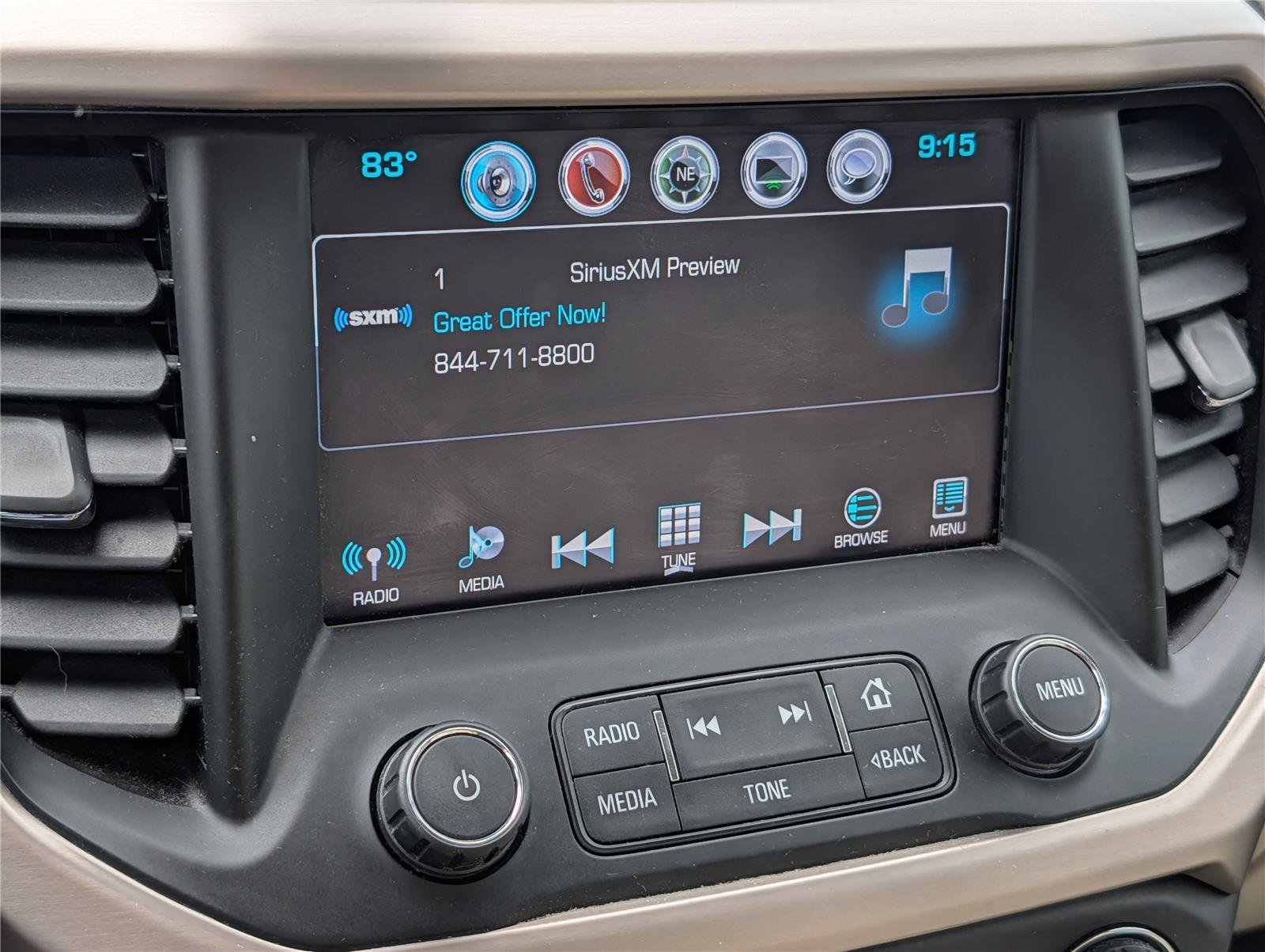 Used 2018 White Frost Tricoat GMC Denali image 18