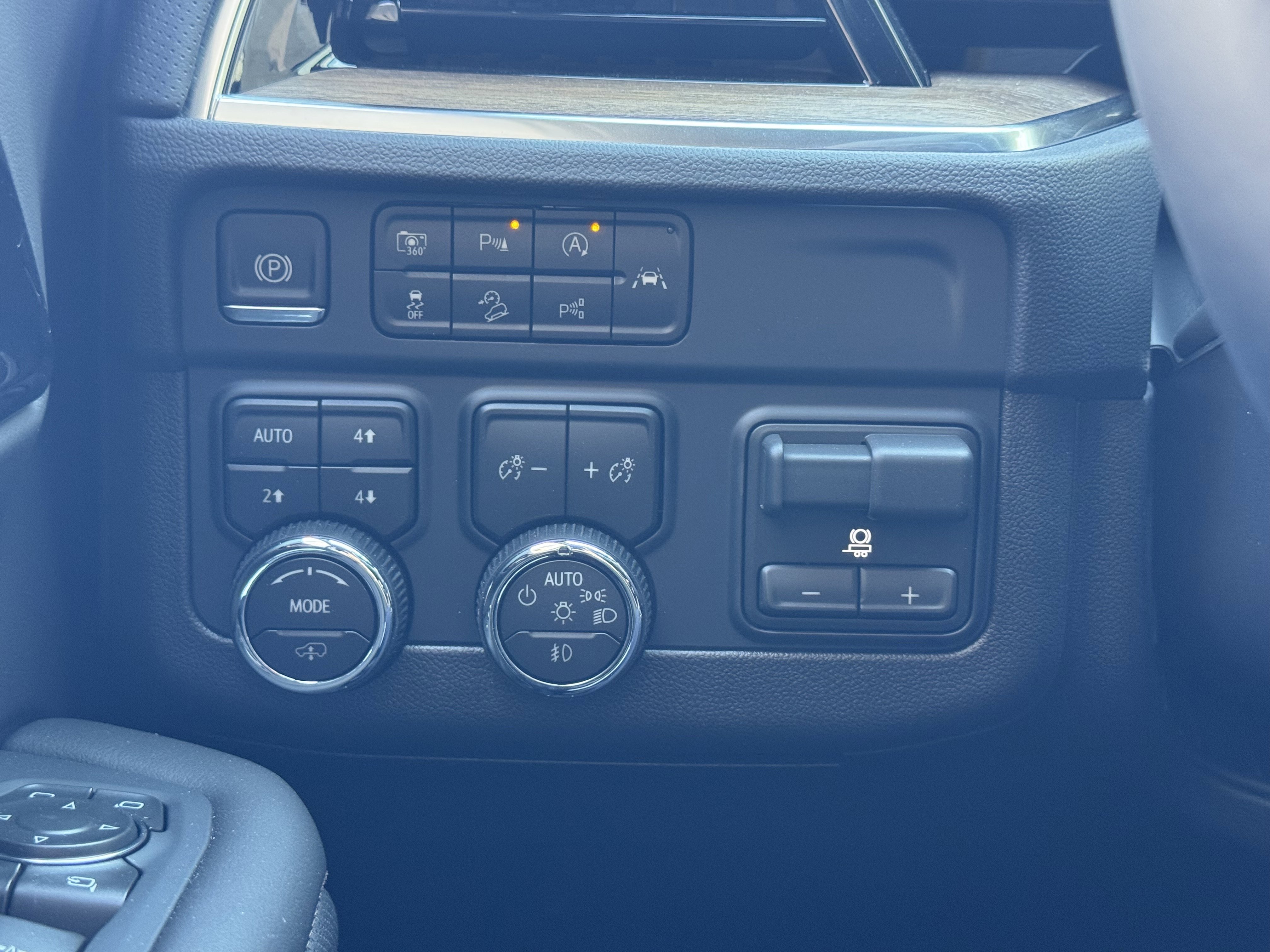 New 2026 Polar White Tricoat Chevrolet High Country image 25