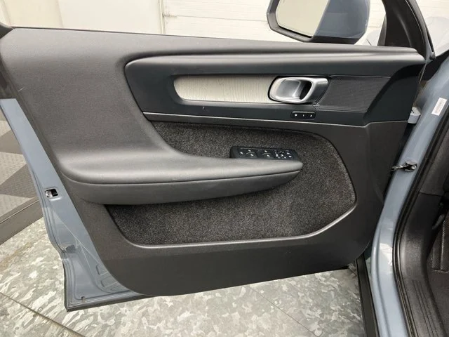 2023 Volvo XC40 Core - Photo 7