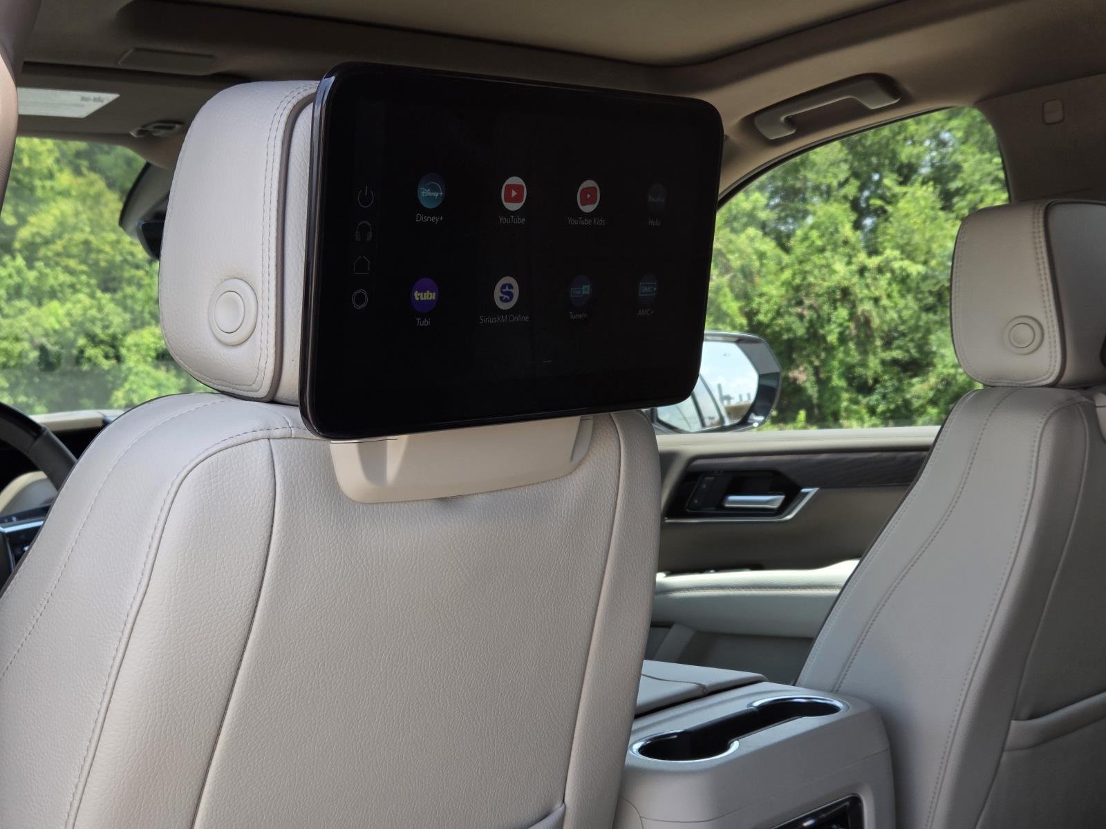 Used 2025 White Frost Tricoat GMC Denali image 37