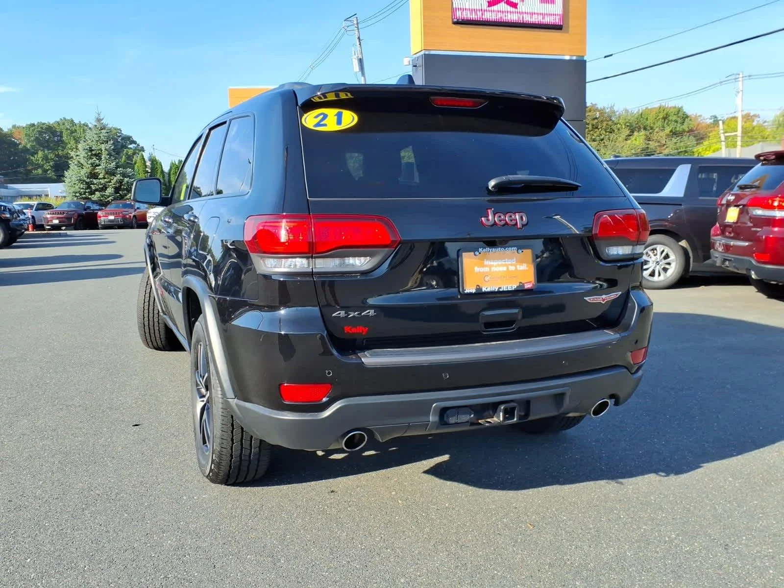 Certified Used 2021 Diamond Black Crystal P/C Jeep Trailhawk image 7