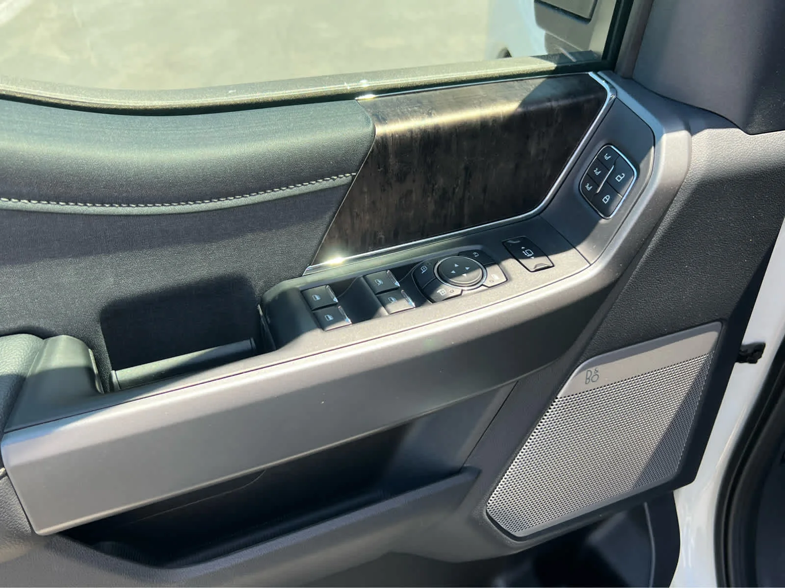 New 2026 Star White Metallic Tri-Coat Ford F-350® Lariat® image 31