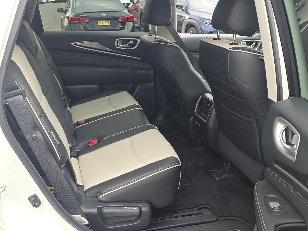 Used 2020 Majestic White INFINITI Signature Edition image 24
