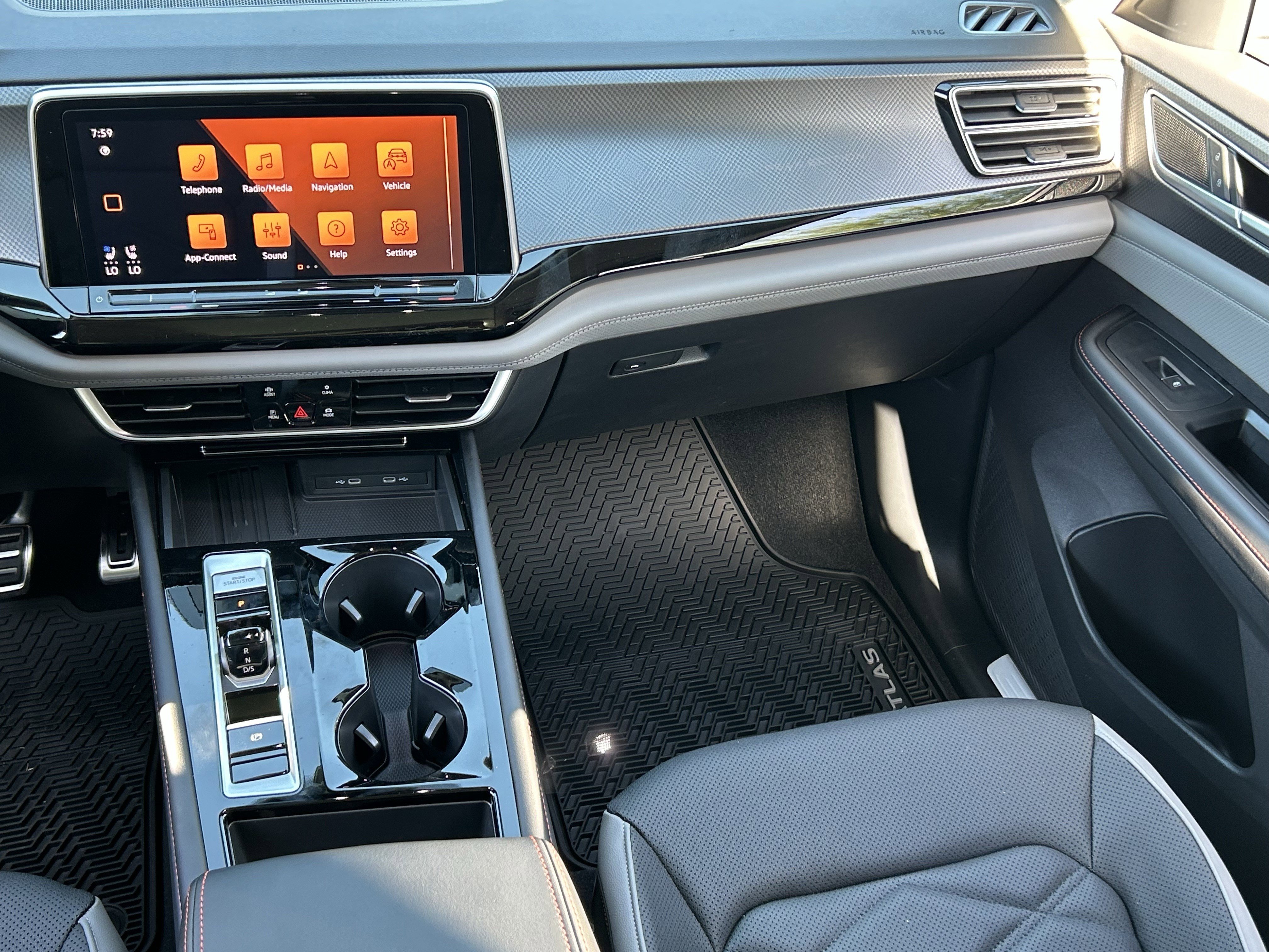 New 2026 Opal White Pearl Volkswagen 2.0T Peak Edition image 13