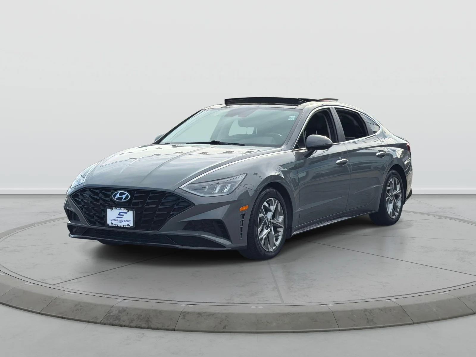 Used 2021 Gray Hyundai SEL image 3