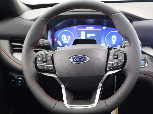 New 2026 Star White Metallic Tri-Coat Ford ST-Line image 36
