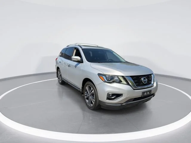 Used 2018 Silver Nissan Platinum image 2