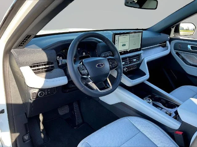 New 2027 Star White Metallic Tri-Coat Ford Platinum™ image 50