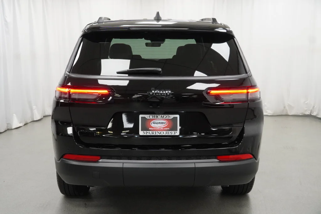 New 2027 High-Gloss Black Paint Jeep Limited image 13